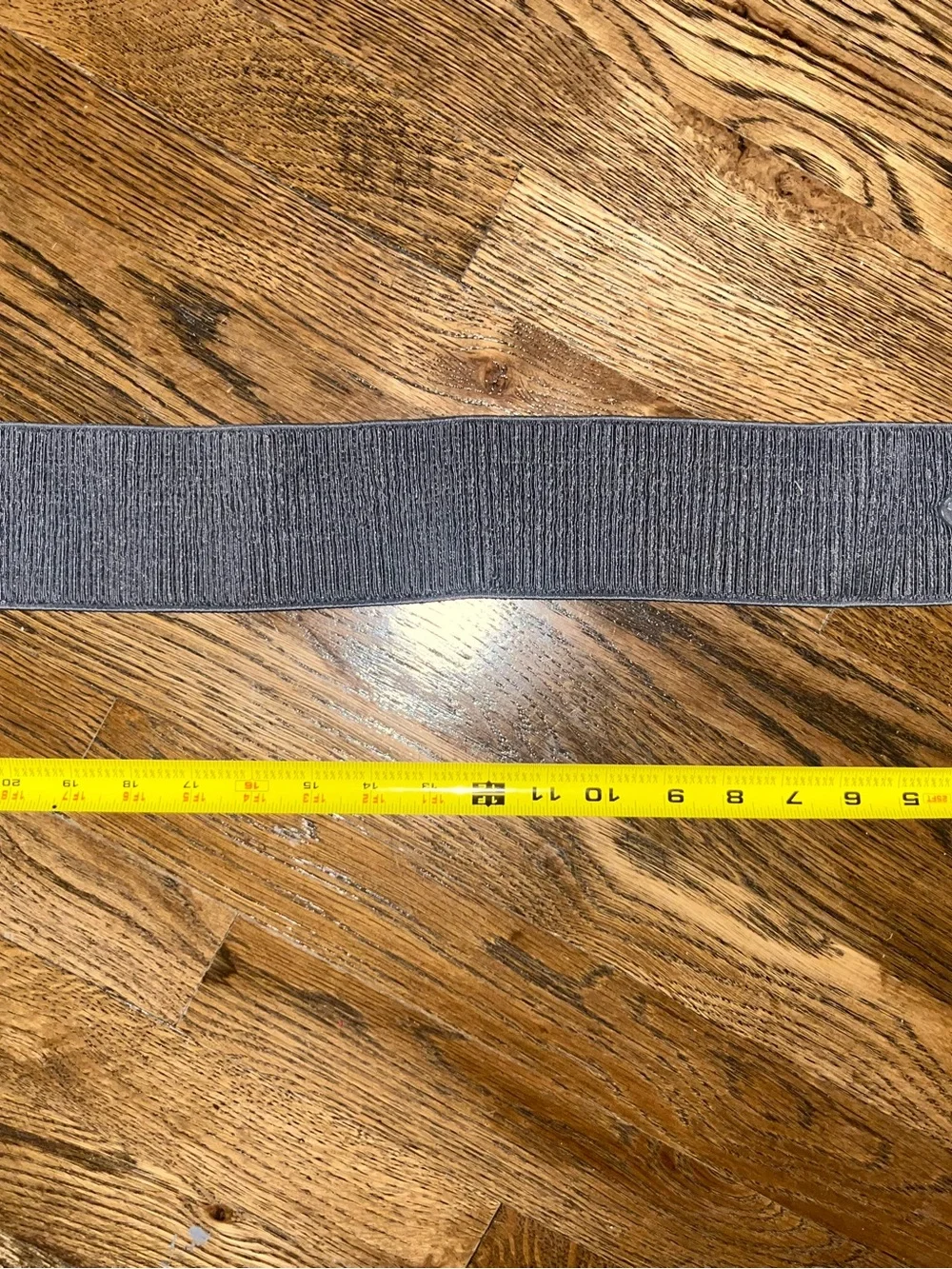 Elastic Women's Waist Belt with Green Leaf Accent. XS.